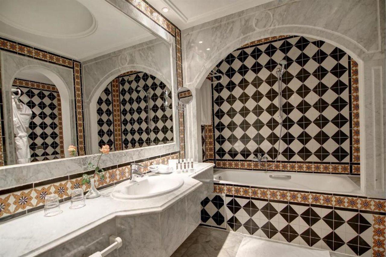 Hôtel La Maison Blanche Tunes Exterior foto Bathroom