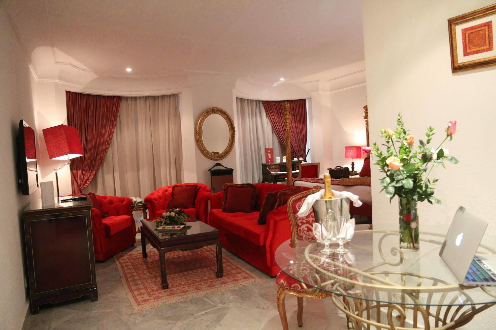 Hôtel La Maison Blanche Tunes Exterior foto A living room in a luxury apartment