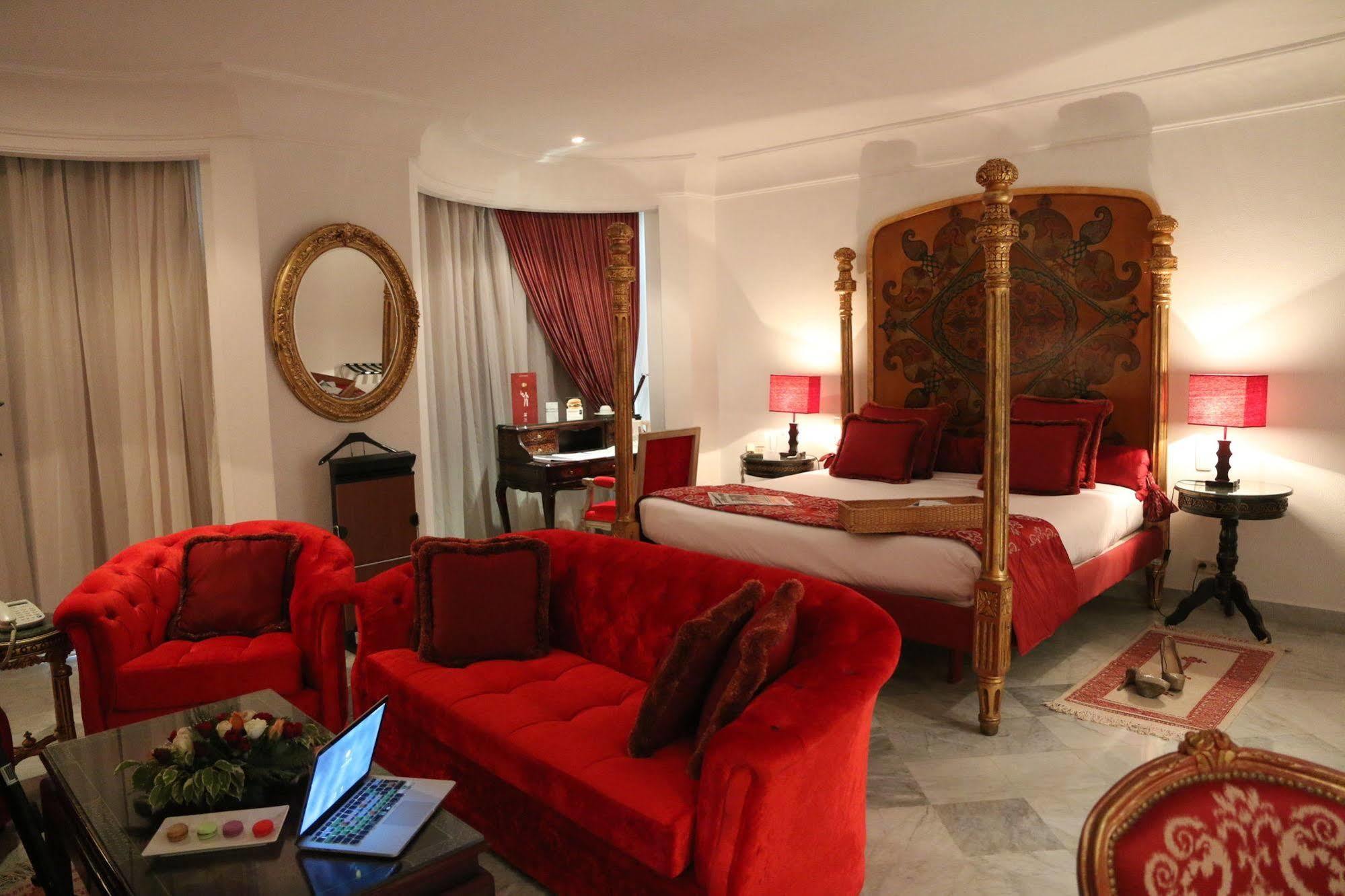 Hôtel La Maison Blanche Tunes Exterior foto A suite at the Hotel de Crillon