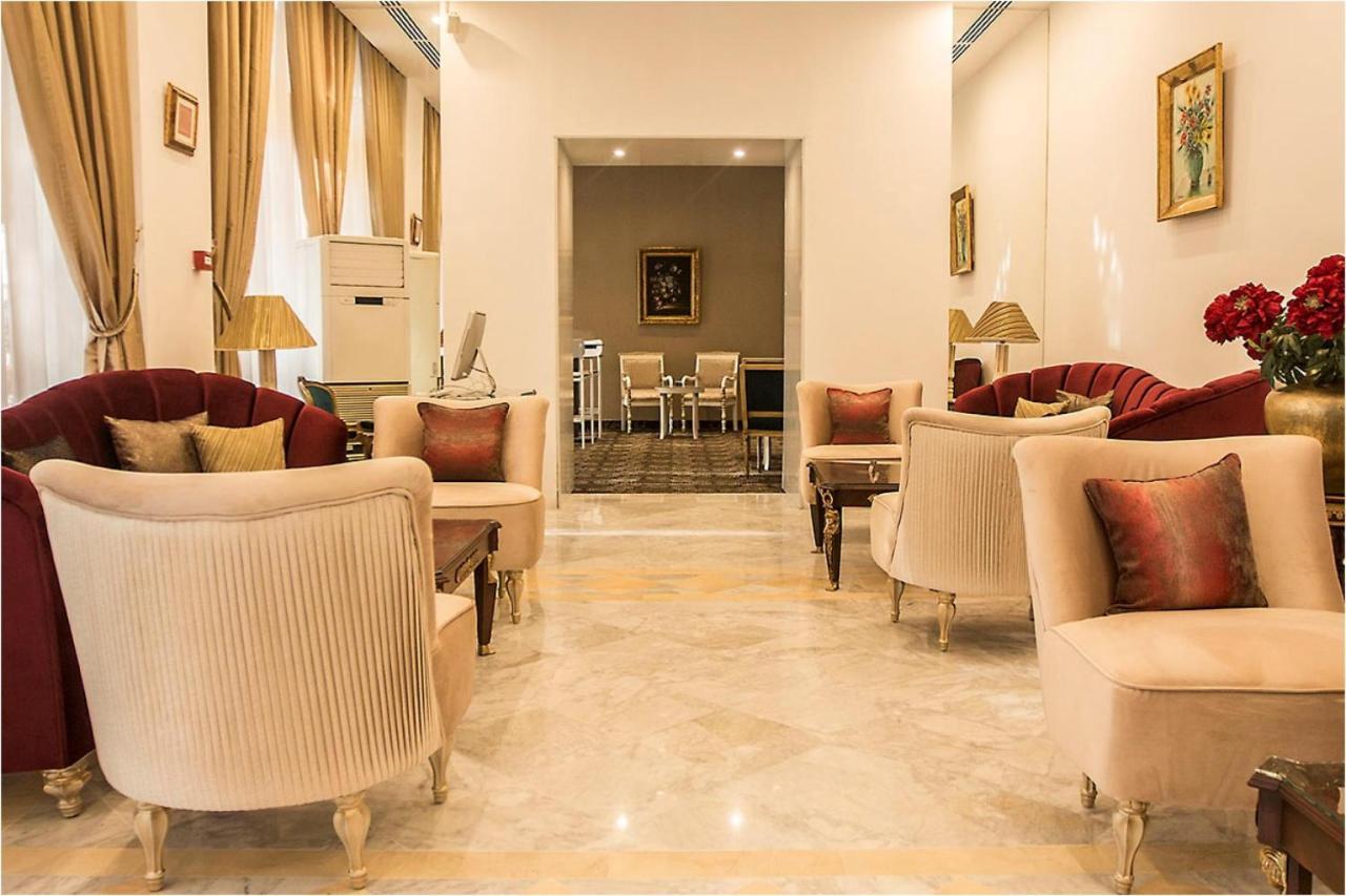 Hôtel La Maison Blanche Tunes Exterior foto The lobby of the hotel